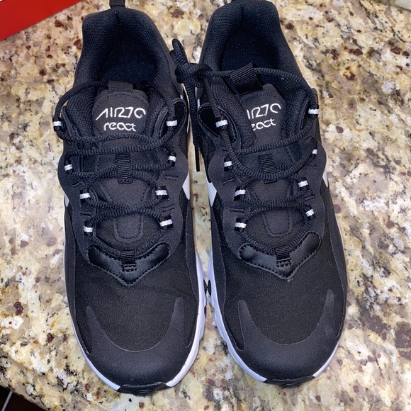 Nike Air Max 270 React GS - Picture 4 of 10